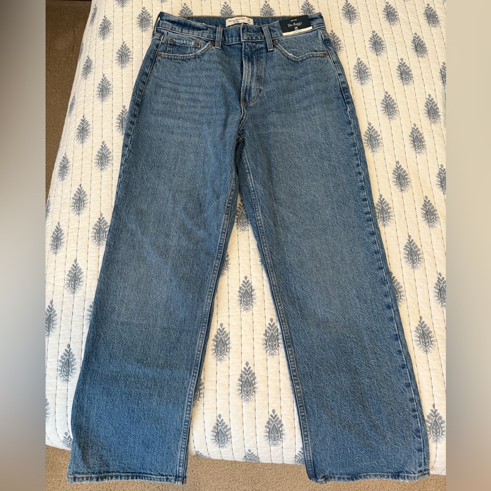 Abercrombie & Fitch women’s low rise baggy jean - brand new